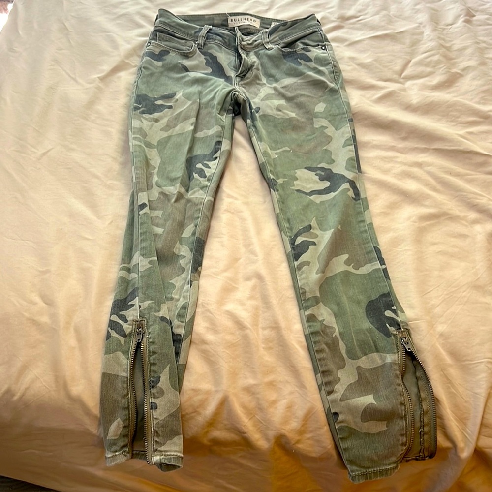 Camouflage skinny jeans, Bullhead Denim Co. Size 1